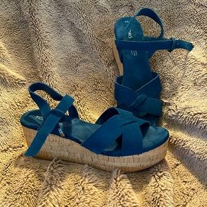 Toms Wedges Size 8